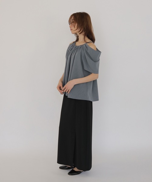 CLEIO(クレイオ)の「【CLEIO】オフショルダードレープギャザーブラウス OFF-SHOULDER DRAPE GATHER BLOUSE(シャツ/ブラウス・レディース・ネイビー/カーキ/ベージュ・FREE)」の6枚目の写真