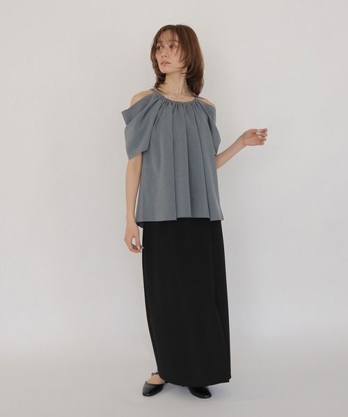 CLEIO(クレイオ)の「【CLEIO】オフショルダードレープギャザーブラウス OFF-SHOULDER DRAPE GATHER BLOUSE(シャツ/ブラウス・レディース・ネイビー/カーキ/ベージュ・FREE)」の4枚目の写真