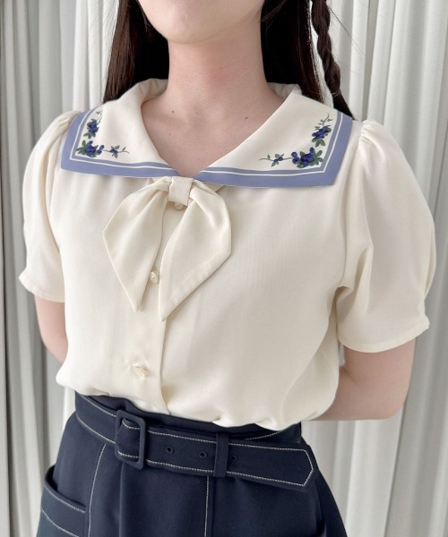 F i.n.t(フィント)の「ベリー柄スカーフ衿タイ付きブラウス/fint フィント(シャツ/ブラウス・レディース・ホワイト×ピンク/ホワイト×ブルー・FREE)」の6枚目の写真