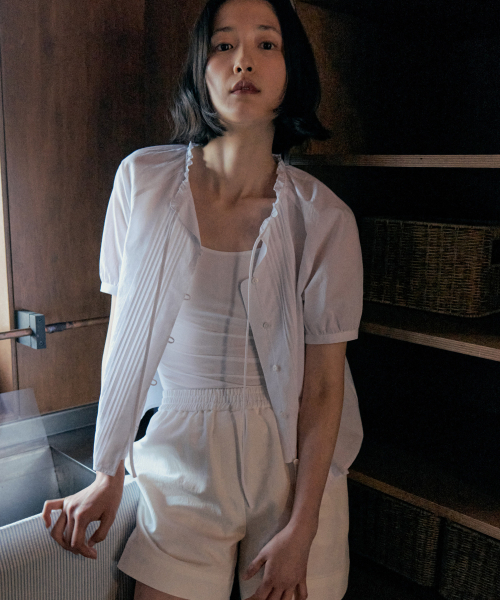 STEP AROUND（ステップアラウンド）の「Pintuck Strap Half Sleeve Blouse_WHITE（シャツ/ブラウス・レディース・その他・FREE）」の2枚目の写真
