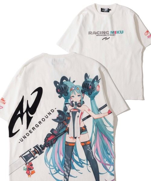 ADPOSION(アドポーション)の「【P.N UNDERGROUND × RACING MIKU】バックプリント クルーネックTシャツ(Tシャツ/カットソー・メンズ・ブラック/ホワイト/チャコールグレー・LARGE/MEDIUM/X-LARGE)」の1枚目の写真