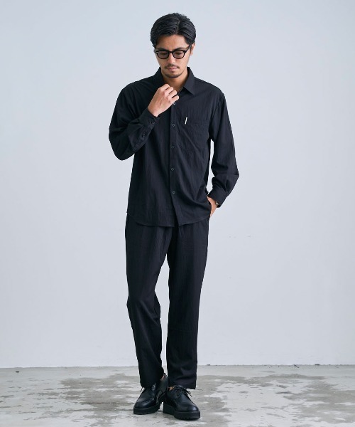 BENUSTA(ベヌスタ)の「『BENUSTA/ベヌスタ』ストレッチセットアップ(長袖シャツ&パンツ)【GC】(セットアップ・メンズ・ブラウン/グレー/ブラック・XL/L/M)」の2枚目の写真