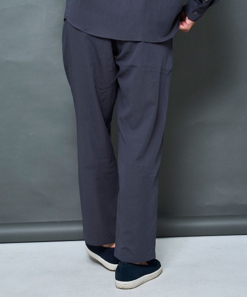 BENUSTA(ベヌスタ)の「『BENUSTA/ベヌスタ』ストレッチセットアップ(長袖シャツ&パンツ)【GC】(セットアップ・メンズ・ブラウン/グレー/ブラック・XL/L/M)」の19枚目の写真