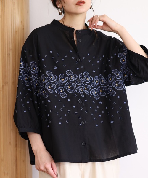 Emago(イマゴ)の「EMAGO 花ドット刺繍シャツ 7分袖(シャツ/ブラウス・レディース・グレー/ブラック・FREE)」の2枚目の写真