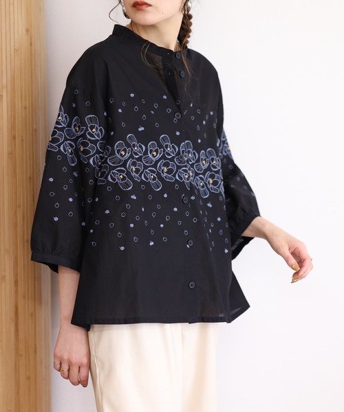 Emago(イマゴ)の「EMAGO 花ドット刺繍シャツ 7分袖(シャツ/ブラウス・レディース・グレー/ブラック・FREE)」の3枚目の写真
