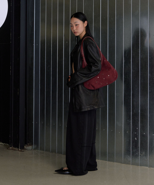 HAVEAWHALE(ハブアホエール)の「maro stud suede bag (BD)(ショルダーバッグ・レディース・その他・FREE)」の6枚目の写真
