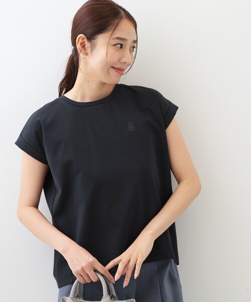 index(インデックス)の「【接触冷感/UV】ワンポイント刺繍Tシャツ《7col/XS~3L/洗濯機OK》(Tシャツ/カットソー・レディース・ライトイエロー系/ナチュラル/ネイビー/オフホワイト/ボルドー/グレー/ブラウン系その他5・36/38/40/34/42/44)」の1枚目の写真