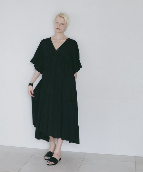 AMERICAN RAG CIE（アメリカンラグシー）の「【AMERICAN RAG CIE】 インディアボリュームドレスワンピース（WOMEN)（ワンピース・レディース・ピンク/ブラック・FREE）」の2枚目の写真