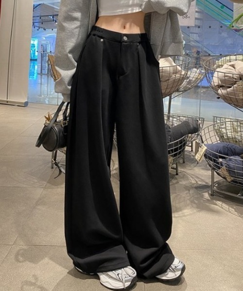 boemy(ボエミー)の「タックデザイン ワイド スウェットパンツ(スウェットパンツ・レディース・ブラック/ライトグレー・L)」の2枚目の写真