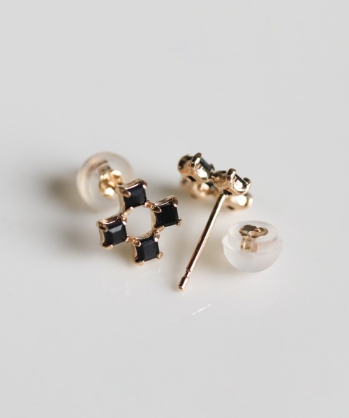 cui-cui(キュイキュイ)の「カラーストーン ジオメトリック ピアス | K10YG(ピアス(両耳用)・レディース・ブラック/ホワイト・FREE)」の6枚目の写真