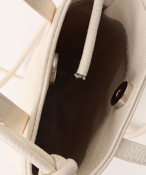 VIBGYOR(ヴィブジョー)の「Mignonjour/スマイルチャーム ミニショルダーバッグ M2948(ショルダーバッグ・レディース・ホワイト・FREE)」の3枚目の写真