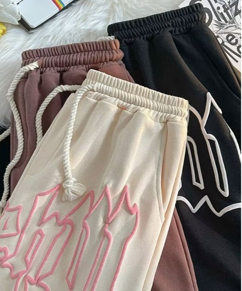 DOUBLE STEAL(ダブルスティール)の「DSゴシックロゴスウェットショーツ(スウェットパンツ・メンズ・アイボリー/ブラック/ブラウン・X-LARGE/LARGE/MEDIUM)」の6枚目の写真