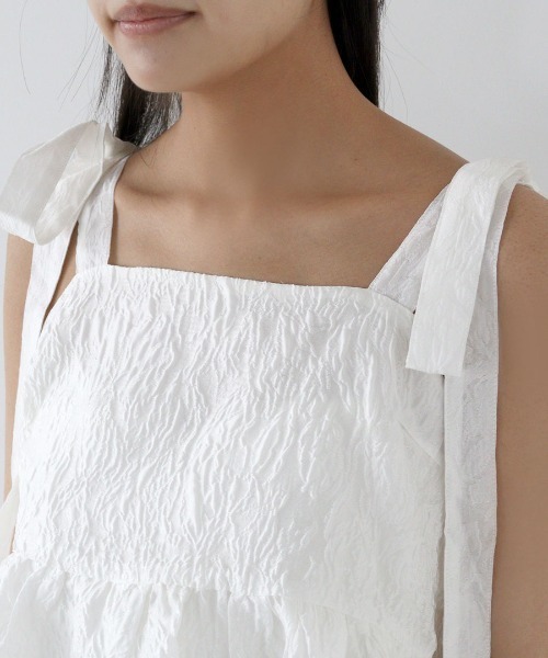 pufe(ピュフェ)の「【大人フェミニンなセットアップ】【pufe】シアージャガードセットアップ 2点セット トップス パンツ 肩リボン フレアトップス ペプラム(つなぎ/オールインワン・レディース・ブラック/ホワイト・ONE SIZE)」の22枚目の写真