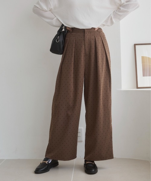 ANGIE(アンジー)の「フロッキードット タック ワイドパンツ / オフィスカジュアル / 秋服(スラックス・レディース・ブラウン/ブラック・FREE)」の1枚目の写真