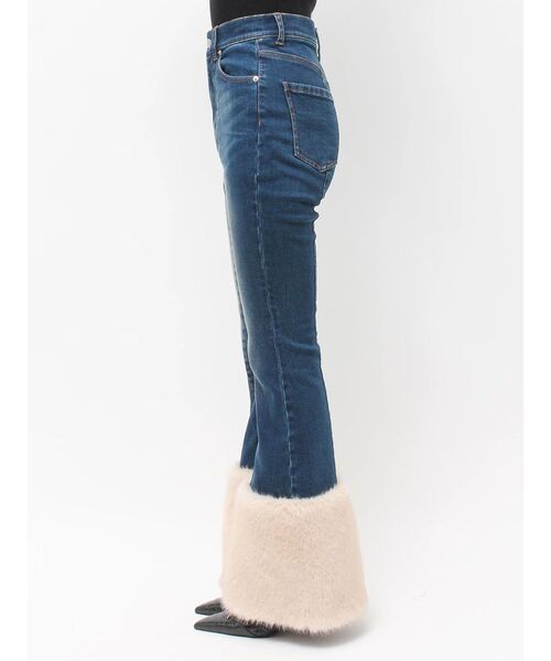 RESEXXY(リゼクシー)の「ヘムフェイクファーデニムパンツ(デニムパンツ・レディース・インディゴブルー/ライトブルー・MEDIUM/SMALL)」の4枚目の写真