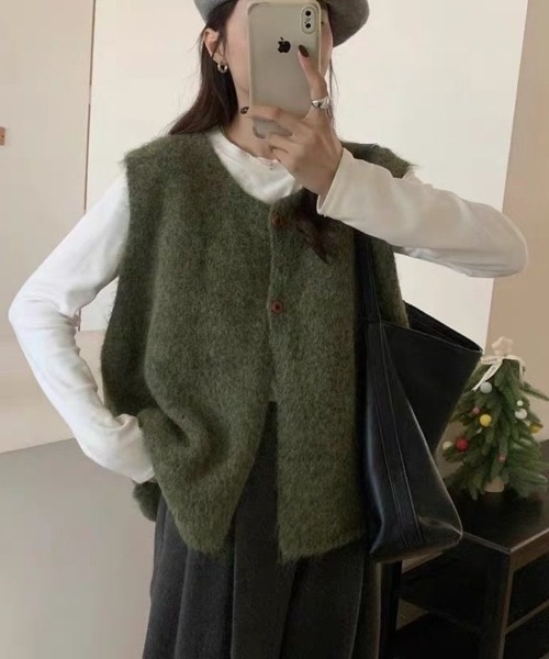 Beststore（ベストストア）の「着回し力抜群！ レイヤードに最適ニットベスト（ベスト・レディース・カーキ/グレー/アイボリー/ブラウン・FREE）」の4枚目の写真