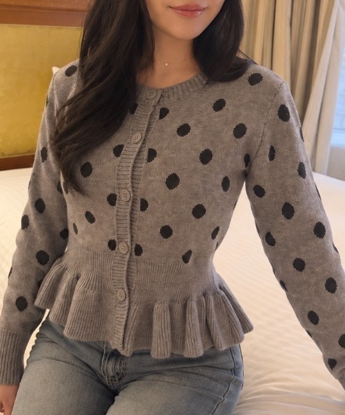 Ada.(エイダ)の「ドット柄 裾ペプラム クルーネック ニット カーディガン(カーディガン/ボレロ・レディース・グレー/ホワイト/ブラック・FREE)」の18枚目の写真