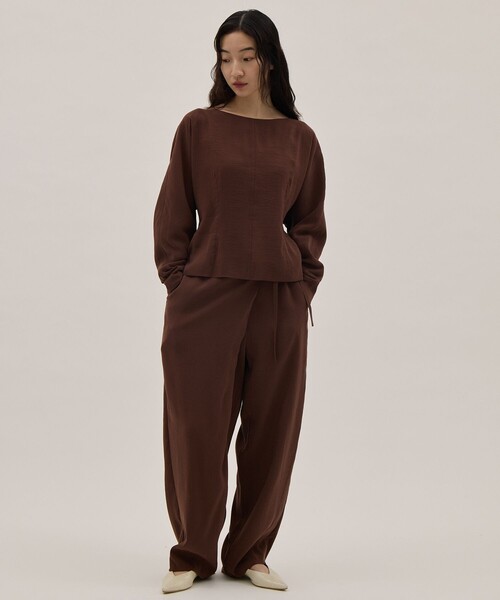 YLEVE（イレーヴ）の「[YLEVE/イレーヴ]RAYON-POLYESTER BROAD TROUSERS/レーヨンポリエステル ブロードパンツ/スラックス（その他パンツ・レディース・ブラック/ブラウン・0/1）」の3枚目の写真