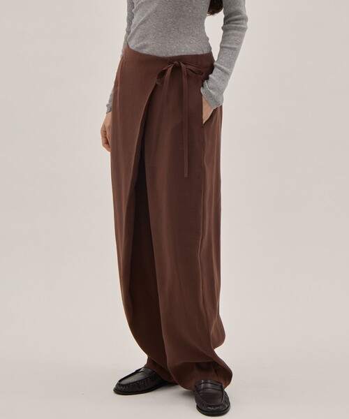 YLEVE（イレーヴ）の「[YLEVE/イレーヴ]RAYON-POLYESTER BROAD TROUSERS/レーヨンポリエステル ブロードパンツ/スラックス（その他パンツ・レディース・ブラック/ブラウン・0/1）」の10枚目の写真