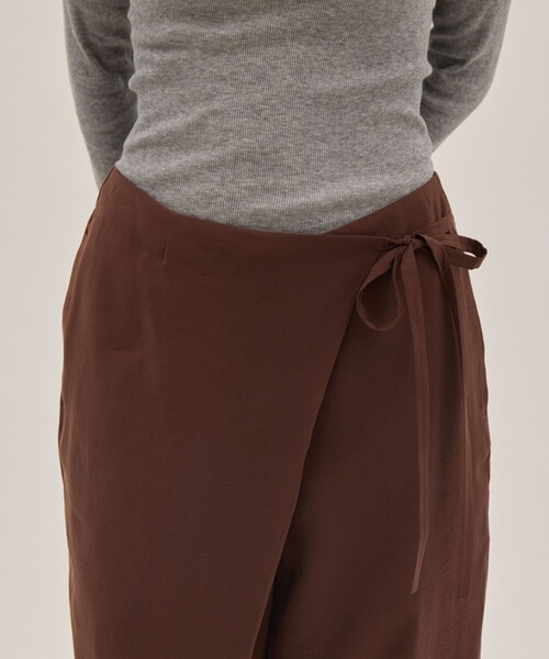 YLEVE（イレーヴ）の「[YLEVE/イレーヴ]RAYON-POLYESTER BROAD TROUSERS/レーヨンポリエステル ブロードパンツ/スラックス（その他パンツ・レディース・ブラック/ブラウン・0/1）」の13枚目の写真