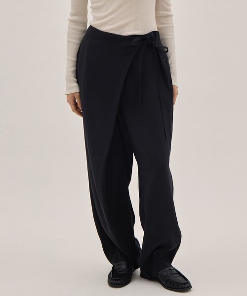 YLEVE（イレーヴ）の「[YLEVE/イレーヴ]RAYON-POLYESTER BROAD TROUSERS/レーヨンポリエステル ブロードパンツ/スラックス（その他パンツ・レディース・ブラック/ブラウン・0/1）」の20枚目の写真