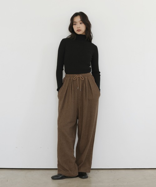 hellam(へラム)の「ヘリンボーンイージーワイドパンツ(その他パンツ・レディース・ブラック/ベージュ/ダークブラウン/ブラウン・FREE)」の3枚目の写真