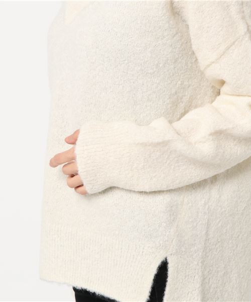 RIVE DROITE（リヴドロワ）の「ブークレVネックプルオーバー（ニット/セーター・レディース・オフホワイト/モカ/ライトグレー・FREE）」の9枚目の写真