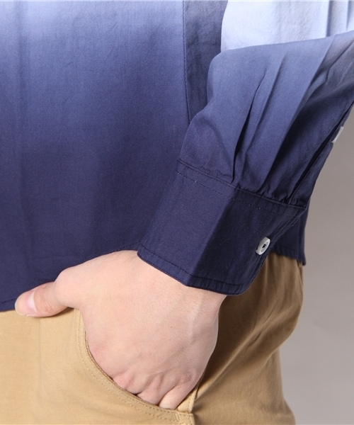 WHO'S WHO gallery（フーズフーギャラリー）の「グラデーションシャツ（シャツ/ブラウス・メンズ・ホワイト/サックスブルー・MEDIUM/LARGE）」の7枚目の写真