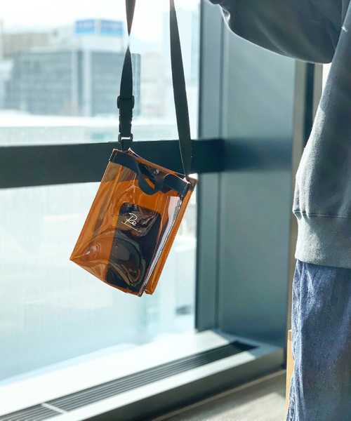 JUNRED（ジュンレッド）の「【WEARISTA JUNコラボ】PVCクリアショルダーBAG（ショルダーバッグ・メンズ・ダークブラウン・FREE）」の16枚目の写真