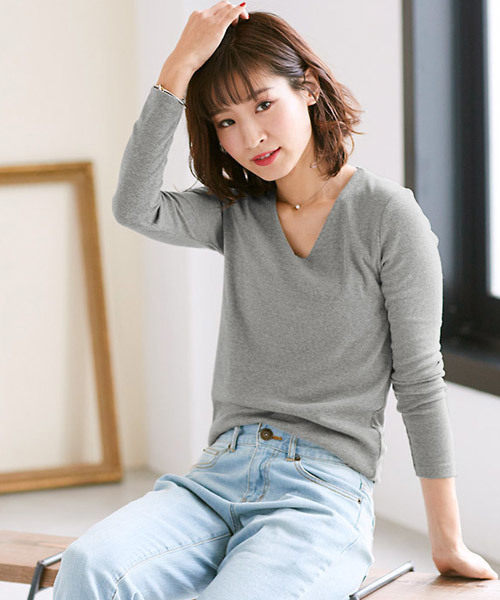 Pierrot（ピエロ）の「前身頃2枚仕立てで透けにくい ネックデザインが選べる テレコリブカットソー（Tシャツ/カットソー・レディース・グレー系その他3/ホワイト系その他5/パープル系その他3/オフホワイト/ブラック系その他/パープル系その他2/杢グレー/ライトグレー/グリーン系その他2/ブラウン系その他2/グリーン系その他3/ブルー系その他/ブラック系その他2/オレンジ系その他2/オレンジ系その他/グリーン系その他/ブラック系その他5/オレンジ系その他3/ブラック系その他4/パープル系その他/ブラック/ブラック系その他3/ネイビー/ホワイト系その他2/ブラウン系その他3/グレー系その他2/ホワイト系その他4/ブラウン系その他/ホワイト系その他/ブルー系その他2/ホワイト系その他3/グレー系その他4/グレー系その他・L/M）」の15枚目の写真