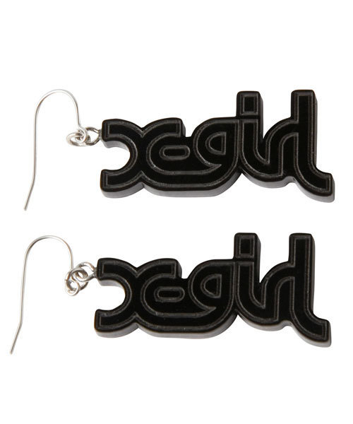 X-girl（エックスガール）の「ACRYLIC LOGO EARRINGS（ピアス（両耳用）・レディース・ブラック/シルバー/レッド/イエロー・ONE SIZE）」の2枚目の写真