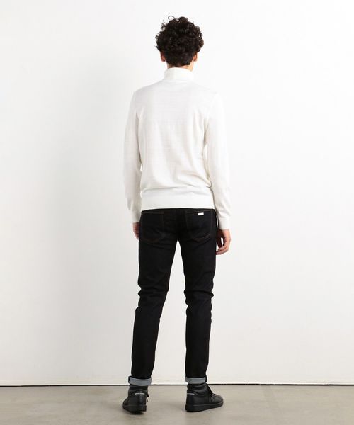 ARMANI EXCHANGE（アルマーニエクスチェンジ）の「【A|Xアルマーニ エクスチェンジ】サークルロゴ　タートルネックニット（ニット/セーター・メンズ・ホワイト/ブラック・SMALL/MEDIUM/LARGE/X-LARGE/X-SMALL）」の17枚目の写真