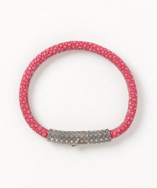 ATOLYESTONE(アトリエストーン)の「STINGREY BRACELET WITH SILVER LOCK(ブレスレット)」|レッド
