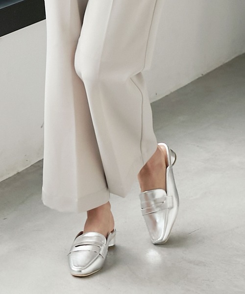 KOBE LETTUCE（コウベレタス）の「コインローファーバブーシュ（サンダル・レディース・ブラック/ブラウン系その他/ベージュ系その他/ホワイト/シルバー/その他・L/LL/M/S）」の5枚目の写真