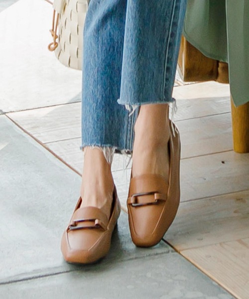 KOBE LETTUCE（コウベレタス）の「スクエアトゥバックルローファー（ローファー・レディース・ブラック/アイボリー/キャメル/ゴールド系その他・LL/S/M/L）」の3枚目の写真