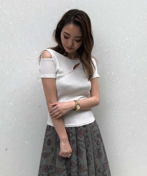 ENVYM(アンビー)の「イレギュラーカットTOPS(Tシャツ/カットソー・レディース・ブラック/ベージュ/ホワイト・FREE)」の9枚目の写真