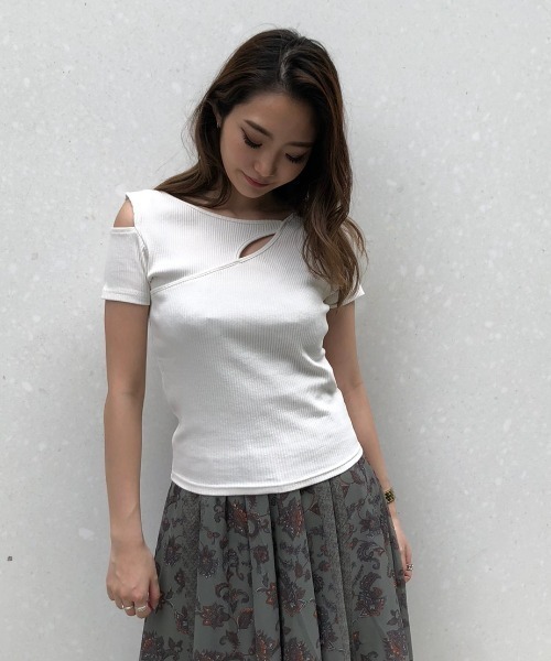 ENVYM(アンビー)の「イレギュラーカットTOPS(Tシャツ/カットソー・レディース・ブラック/ベージュ/ホワイト・FREE)」の10枚目の写真