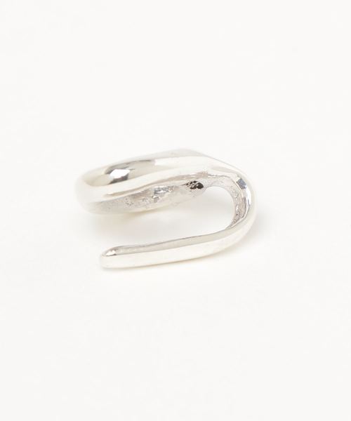 foun.（フォウン）の「foun. I O cuff（2way）: I O シルバーイヤーカフ（イヤーカフ・レディース・シルバー・FREE）」の2枚目の写真