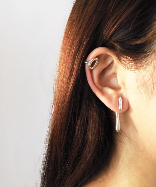 foun.（フォウン）の「foun. I O cuff（2way）: I O シルバーイヤーカフ（イヤーカフ・レディース・シルバー・FREE）」の3枚目の写真