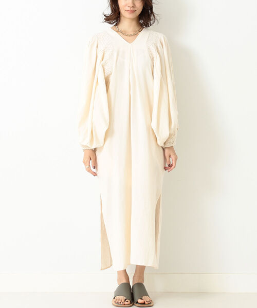 KIIRA（キーラ）の「KiiRA / スモッキング ワンピース（ワンピース・レディース・オフホワイト/オレンジ系その他6・ONE SIZE）」の13枚目の写真