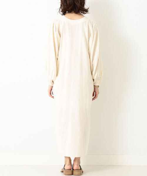 KIIRA（キーラ）の「KiiRA / スモッキング ワンピース（ワンピース・レディース・オフホワイト/オレンジ系その他6・ONE SIZE）」の9枚目の写真