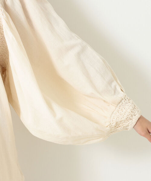 KIIRA（キーラ）の「KiiRA / スモッキング ワンピース（ワンピース・レディース・オフホワイト/オレンジ系その他6・ONE SIZE）」の5枚目の写真