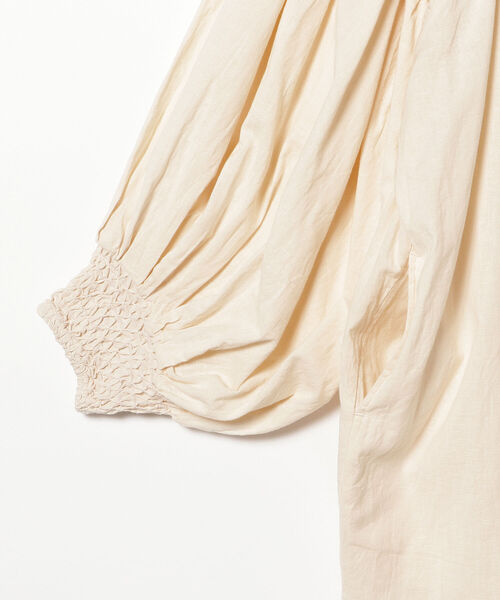 KIIRA（キーラ）の「KiiRA / スモッキング ワンピース（ワンピース・レディース・オフホワイト/オレンジ系その他6・ONE SIZE）」の16枚目の写真