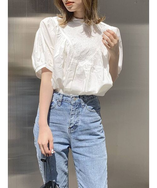 dazzlin（ダズリン）の「刺繍フラワーキャンディブラウス（シャツ/ブラウス・レディース・オフホワイト・FREE）」の2枚目の写真