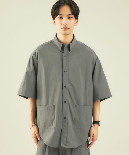 green label relaxing（グリーンレーベルリラクシング）の「OLT Livelihood Hang around ボタンダウン 半袖 シャツ ♯（シャツ/ブラウス・メンズ・モカ/ブラック/ダークグレー・X-SMALL/SMALL/LARGE/XX-LARGE/MEDIUM/X-LARGE）」の4枚目の写真