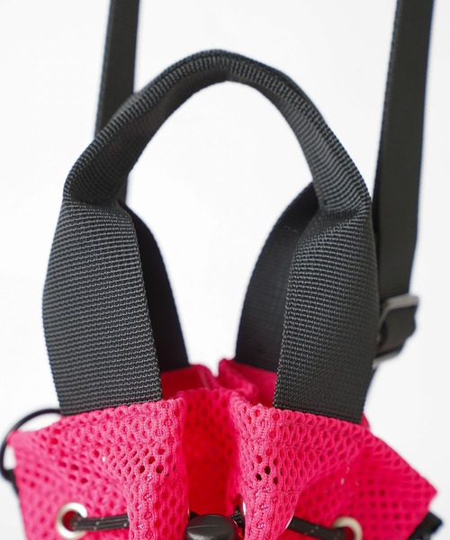 X-girl（エックスガール）の「MESH BUCKET SHOULDER BAG（ショルダーバッグ・レディース・ブラック/ピンク/ブルー・ONE SIZE）」の17枚目の写真