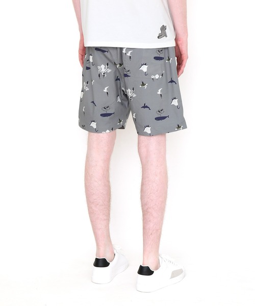 Design Tshirts Store graniph（デザイン　ティーシャツ　ストア　グラニフ）の「ビューティフルシャドーウィズマリーンアニマルズ｜ショートパンツ（その他パンツ・メンズ・グレー・LARGE/SMALL/MEDIUM）」の6枚目の写真