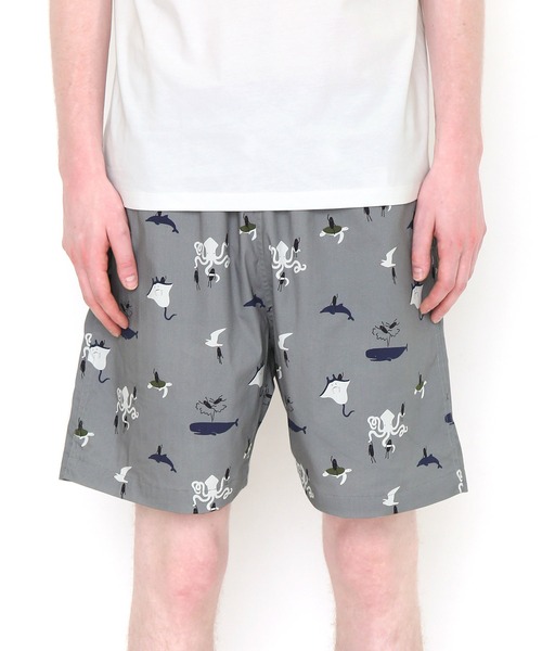 Design Tshirts Store graniph（デザイン　ティーシャツ　ストア　グラニフ）の「ビューティフルシャドーウィズマリーンアニマルズ｜ショートパンツ（その他パンツ・メンズ・グレー・LARGE/SMALL/MEDIUM）」の8枚目の写真