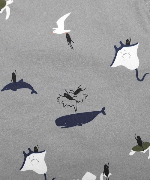 Design Tshirts Store graniph（デザイン　ティーシャツ　ストア　グラニフ）の「ビューティフルシャドーウィズマリーンアニマルズ｜ショートパンツ（その他パンツ・メンズ・グレー・LARGE/SMALL/MEDIUM）」の3枚目の写真