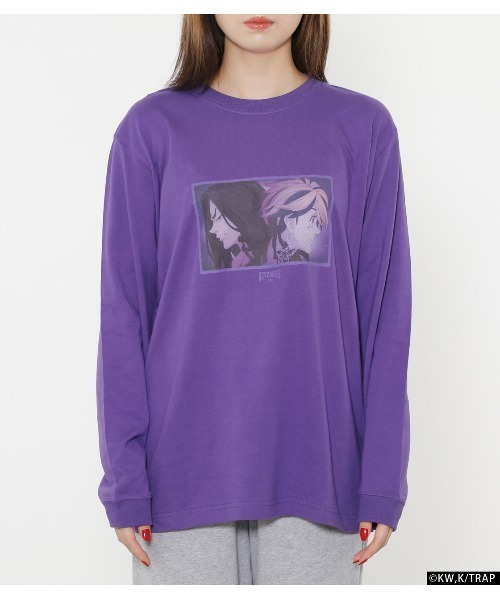 R4G（アールフォージー）の「［TVアニメ『東京リベンジャーズ』］SCENE PHOTO L/S TEE（Tシャツ/カットソー・メンズ・パープル/ホワイト・MEDIUM/LARGE/X-LARGE）」の2枚目の写真